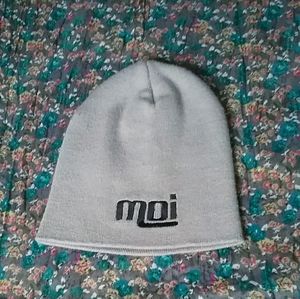 💕 $10 if bundled with 3 or more items EUC Gray moi beanie